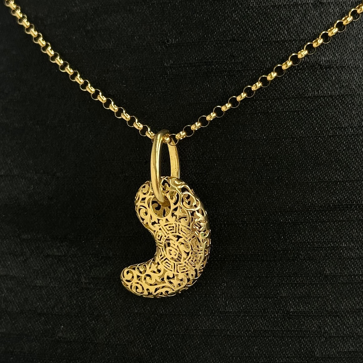 勾玉 まがたま 18金 k18 2g ペンダントトップ 福 イエローゴールド