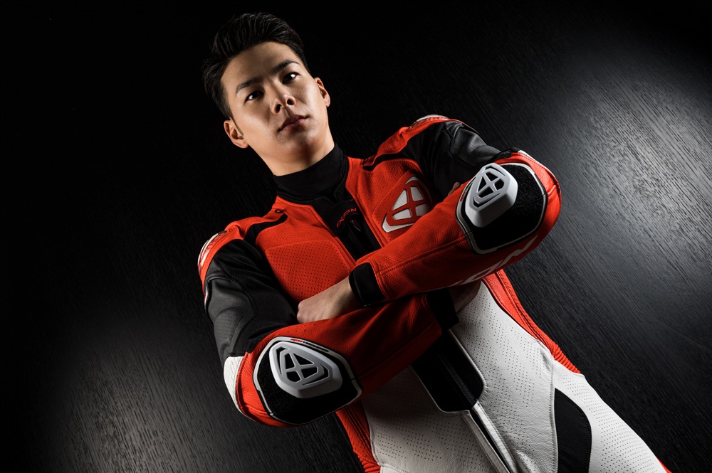 IXON（イクソン）レーシングスーツVENDETTA EVO A (BK/ANTHRACITE/YLW