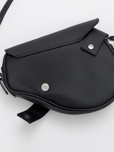 IUGAMAKARAS】Triple Covered Crow Buckle Bag | OUR BRAND