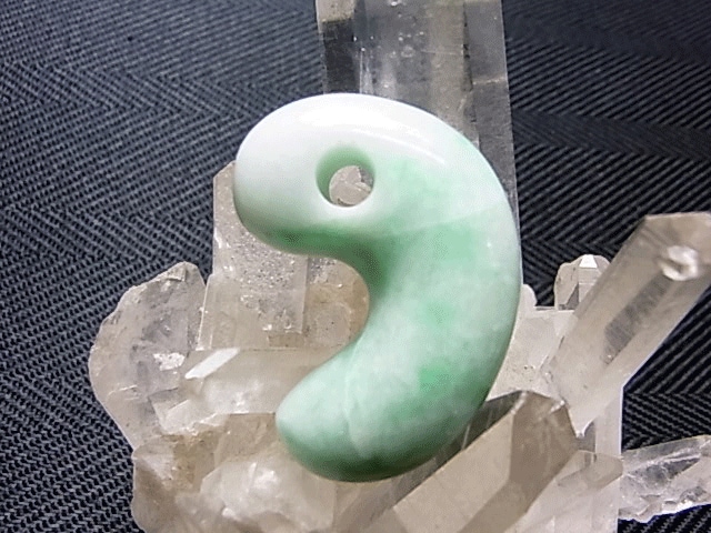 CC0032N 糸魚川翡翠 勾玉 | ヒーリングアイテム,勾玉 | 鎌倉聖石
