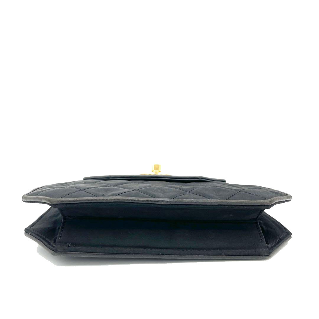 CHANEL シャネル ミニチェーンショルダーバッグ オクタゴン型 ターン