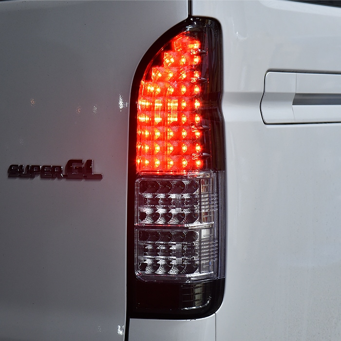 200系ハイエース 4型以降純正ルック LEDテールランプ クリア×レッド