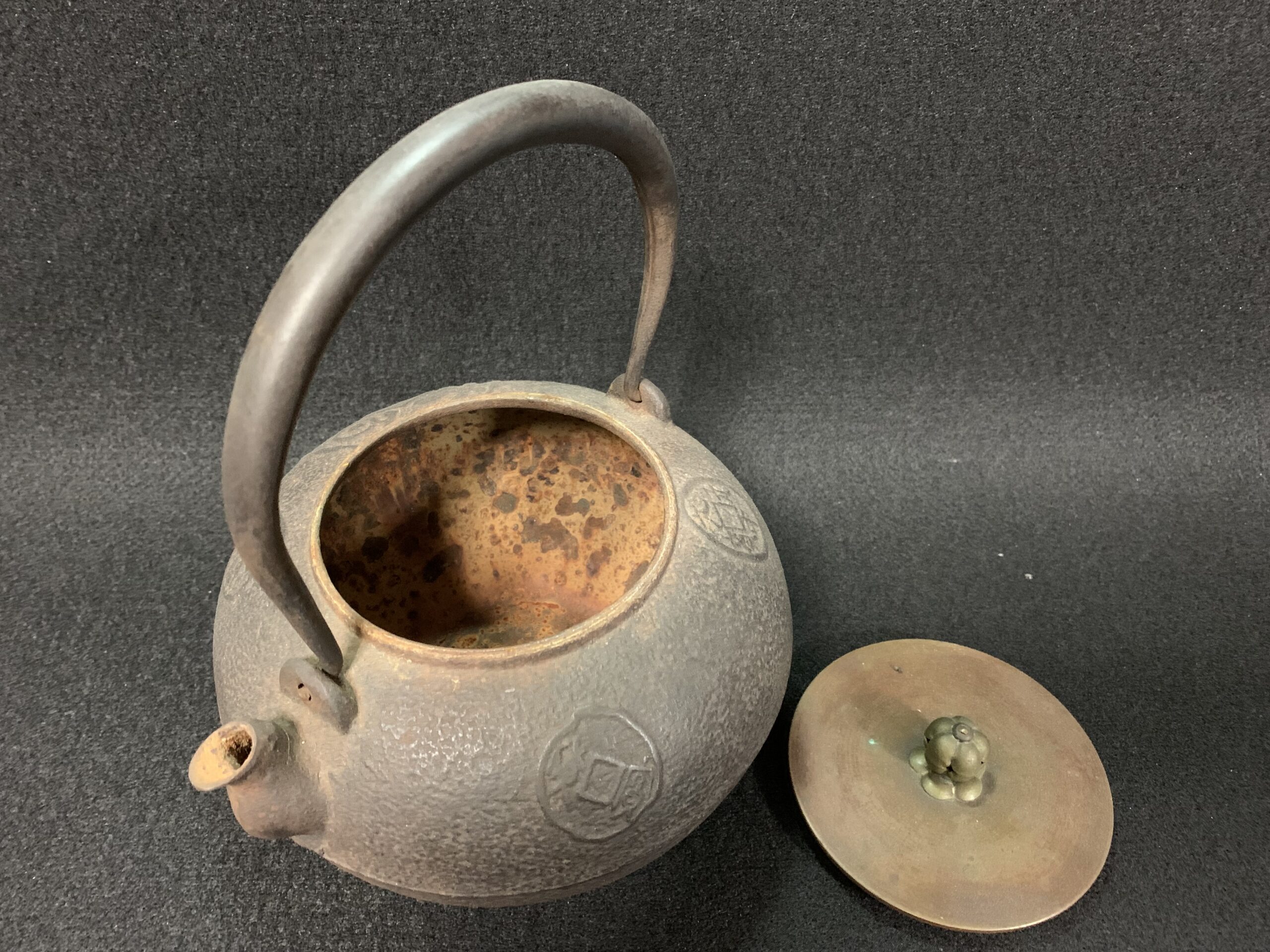 龍文堂在銘 鉄瓶 | アーカイブ | 誠屋 岡山・倉敷の骨董品・古美術