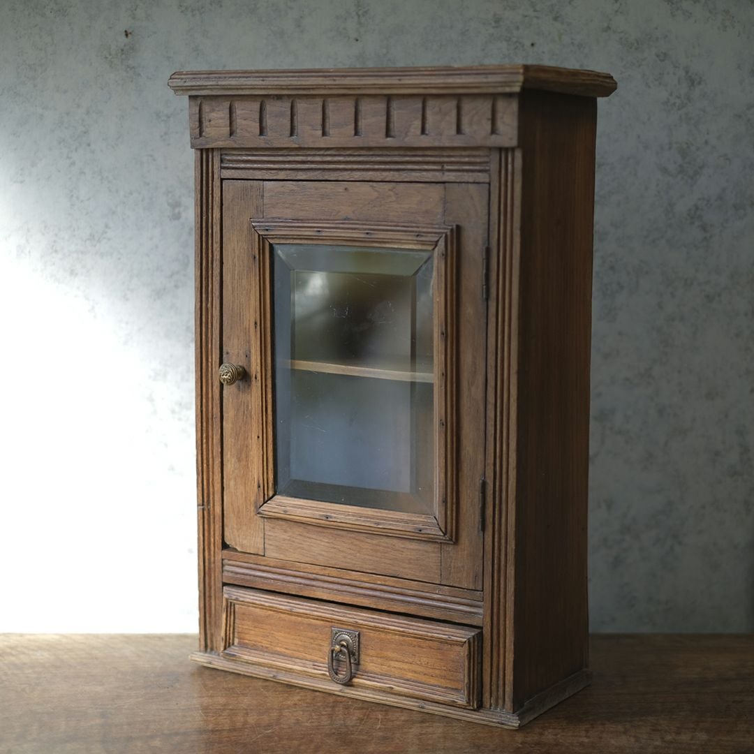 イギリスとフランスのアンティークキャビネット・シェルフの通販