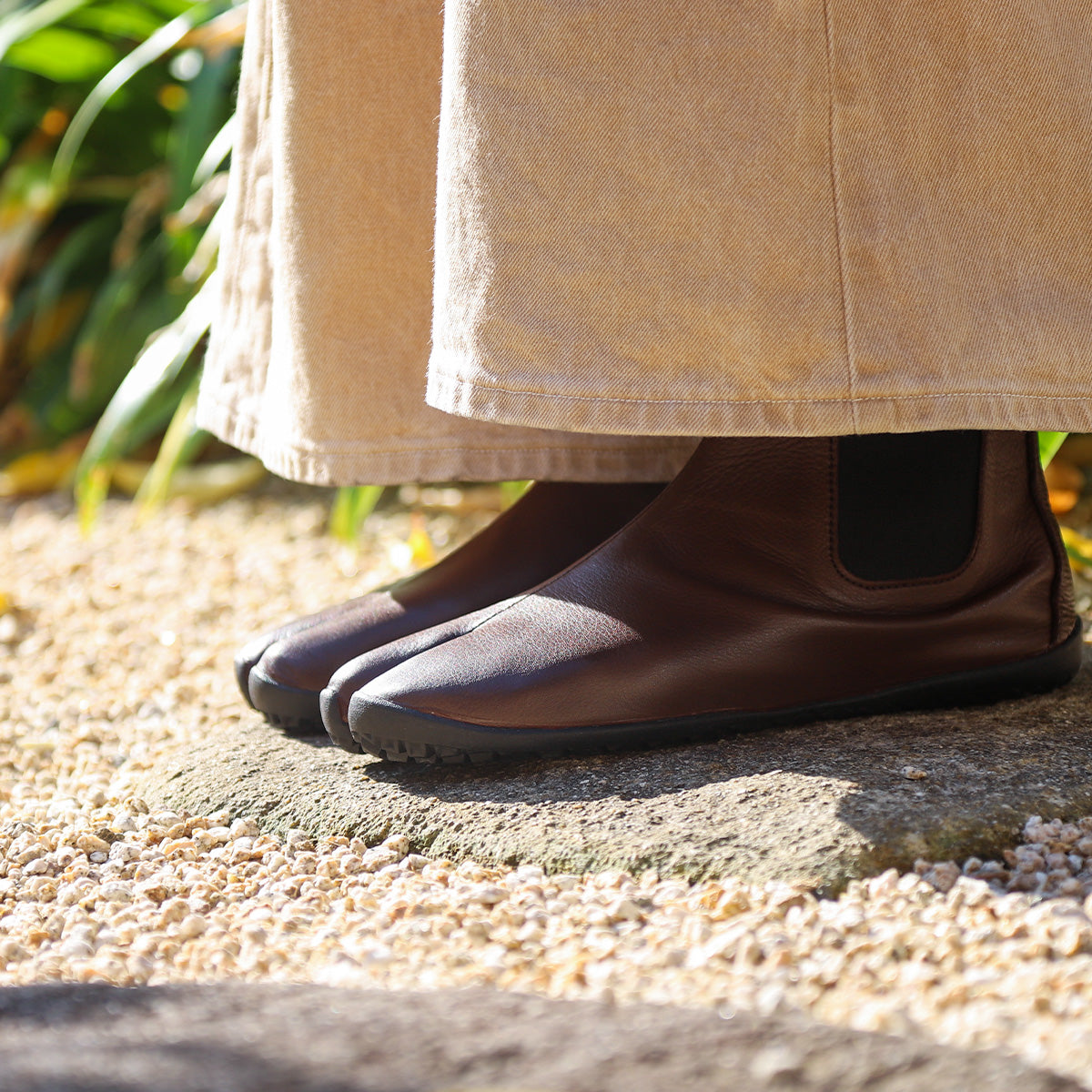 コンフォートな足袋シューズtabiRela（たびりら）国産レザーを使用した