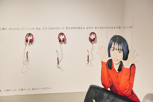 アイナ・ジ・エンド photo exhibition -幻友-」が、心斎橋PARCOで開催