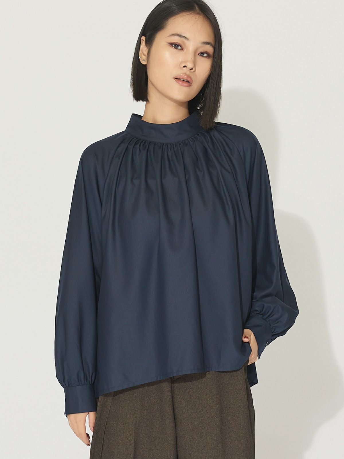 MIDIUMISOLID for Ladies ハイネックギャザーブラウス｜ MARcourt