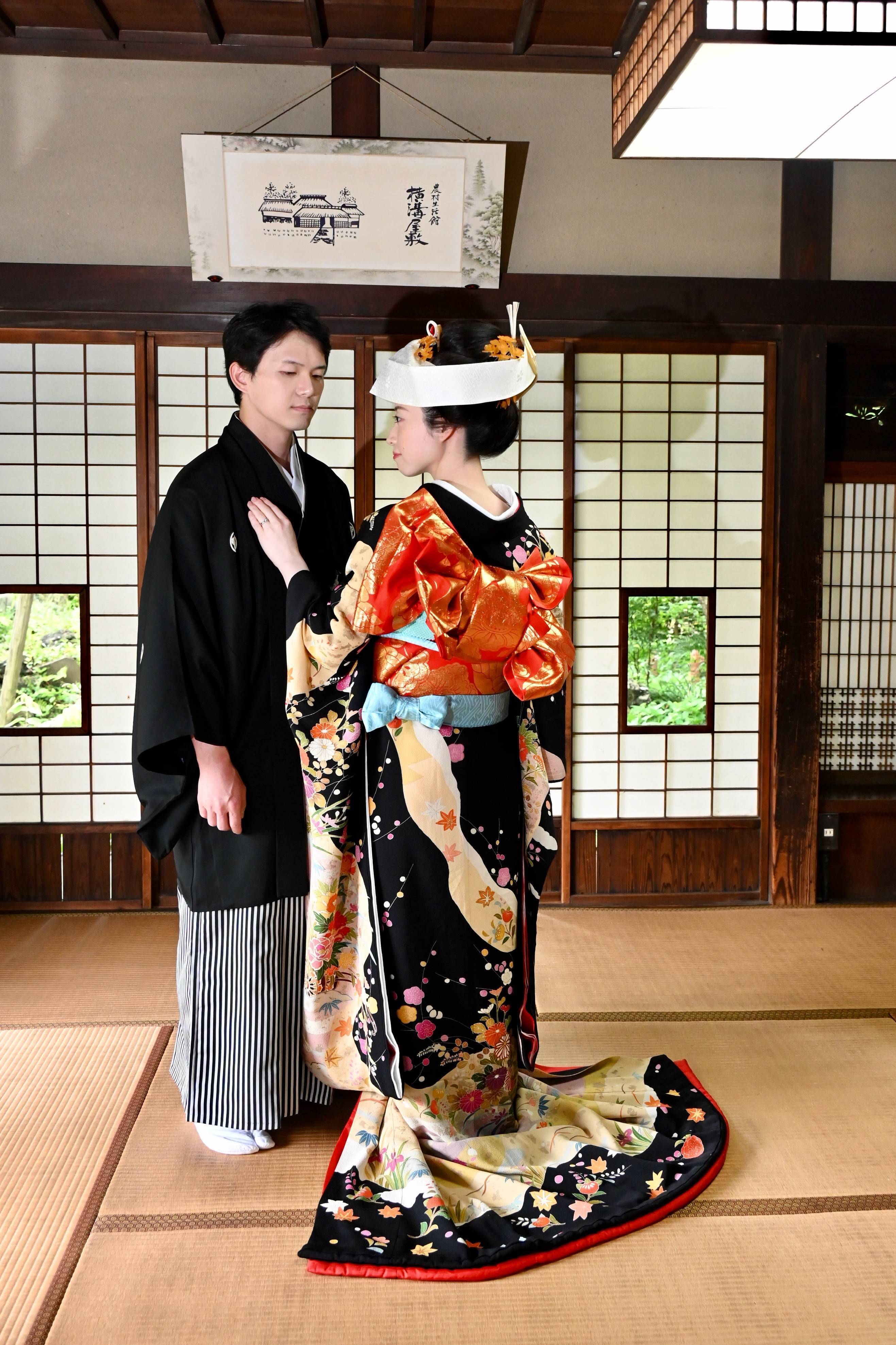 日本の伝統美「角隠し」と「黒引き振袖」 | 鎌倉のブライダルサロン