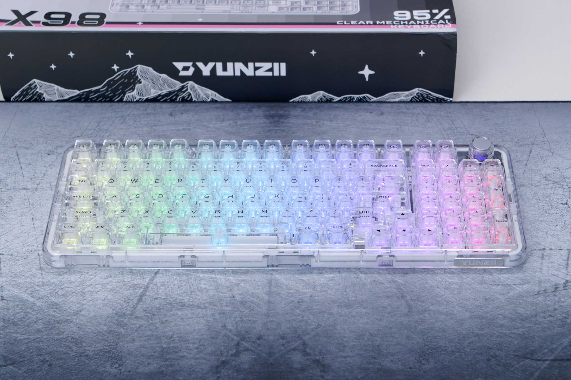 透明で宝石のような YUNZII X98 レビュー｜テンキー付きでコンパクトな