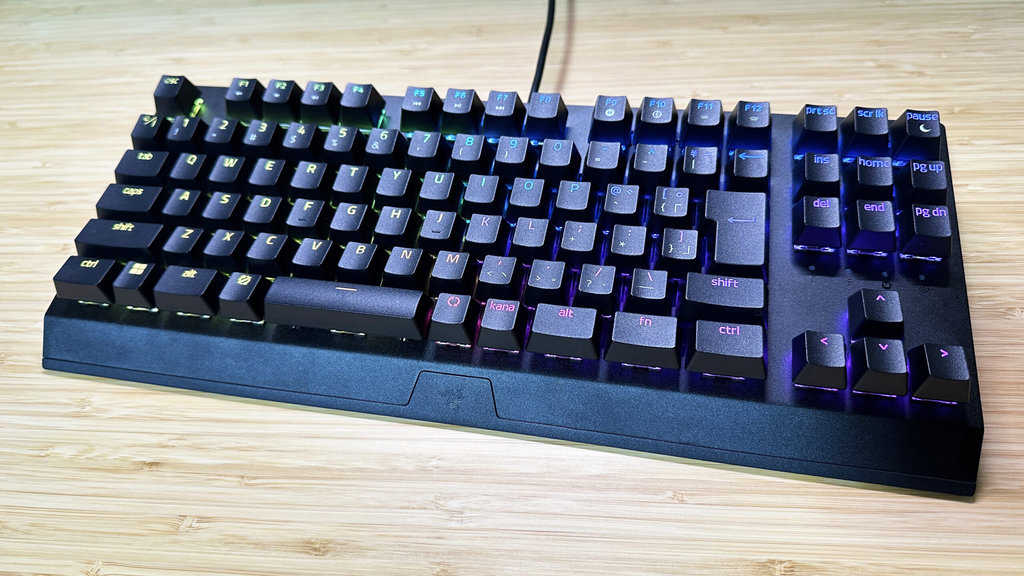 Razer BlackWidow V3 TKL レビュー】軽くて静かな黄軸が優秀！まさに