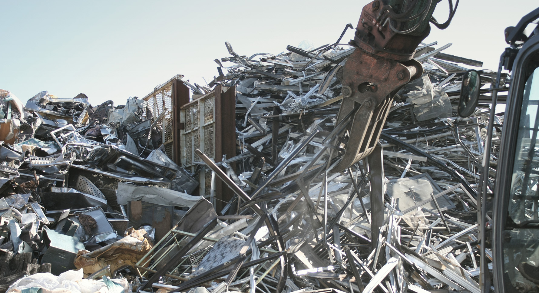 株式会社間藤商事