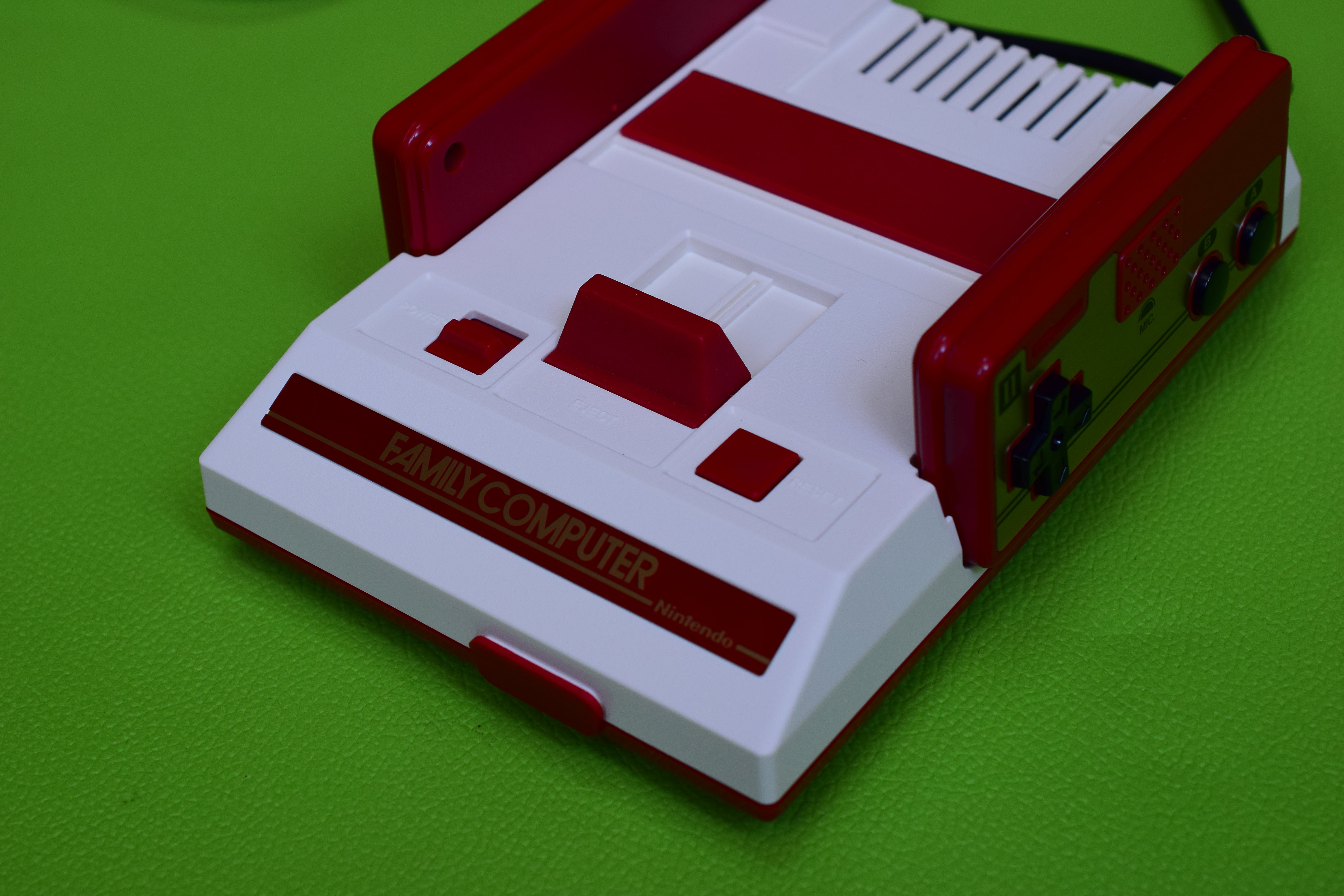 ニンテンドークラシックミニ改造①ステッカー制作 - まず分解。