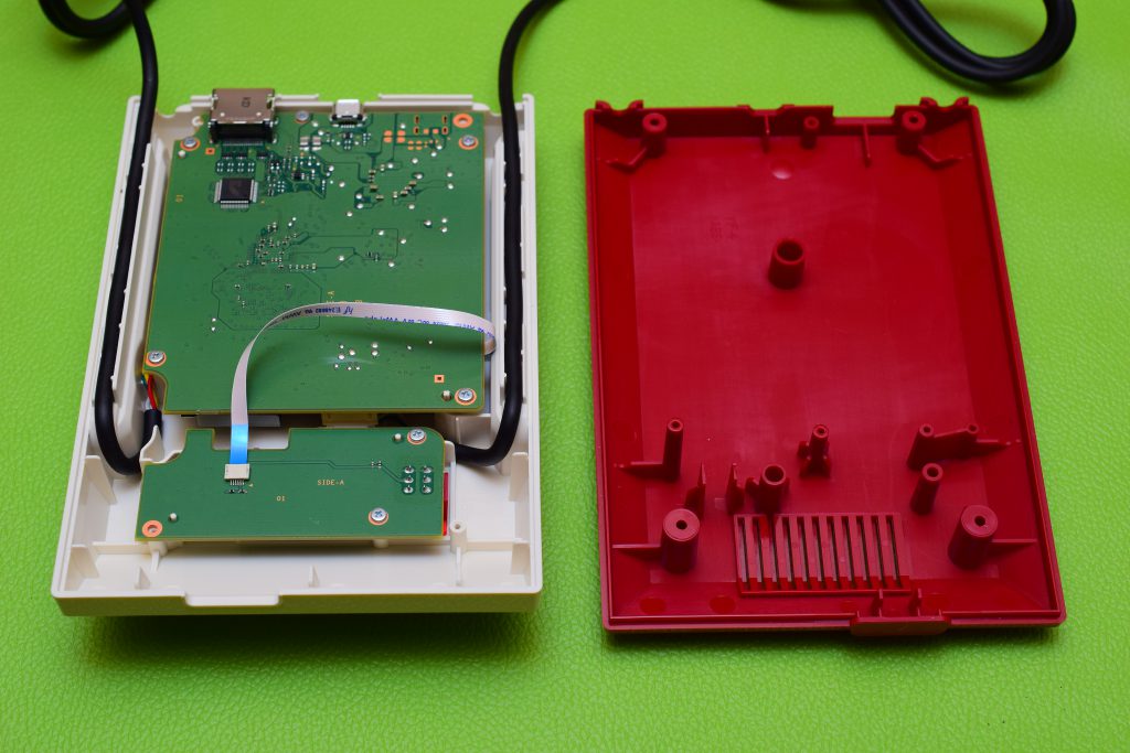ニンテンドークラシックミニを分解してみた。 - まず分解。