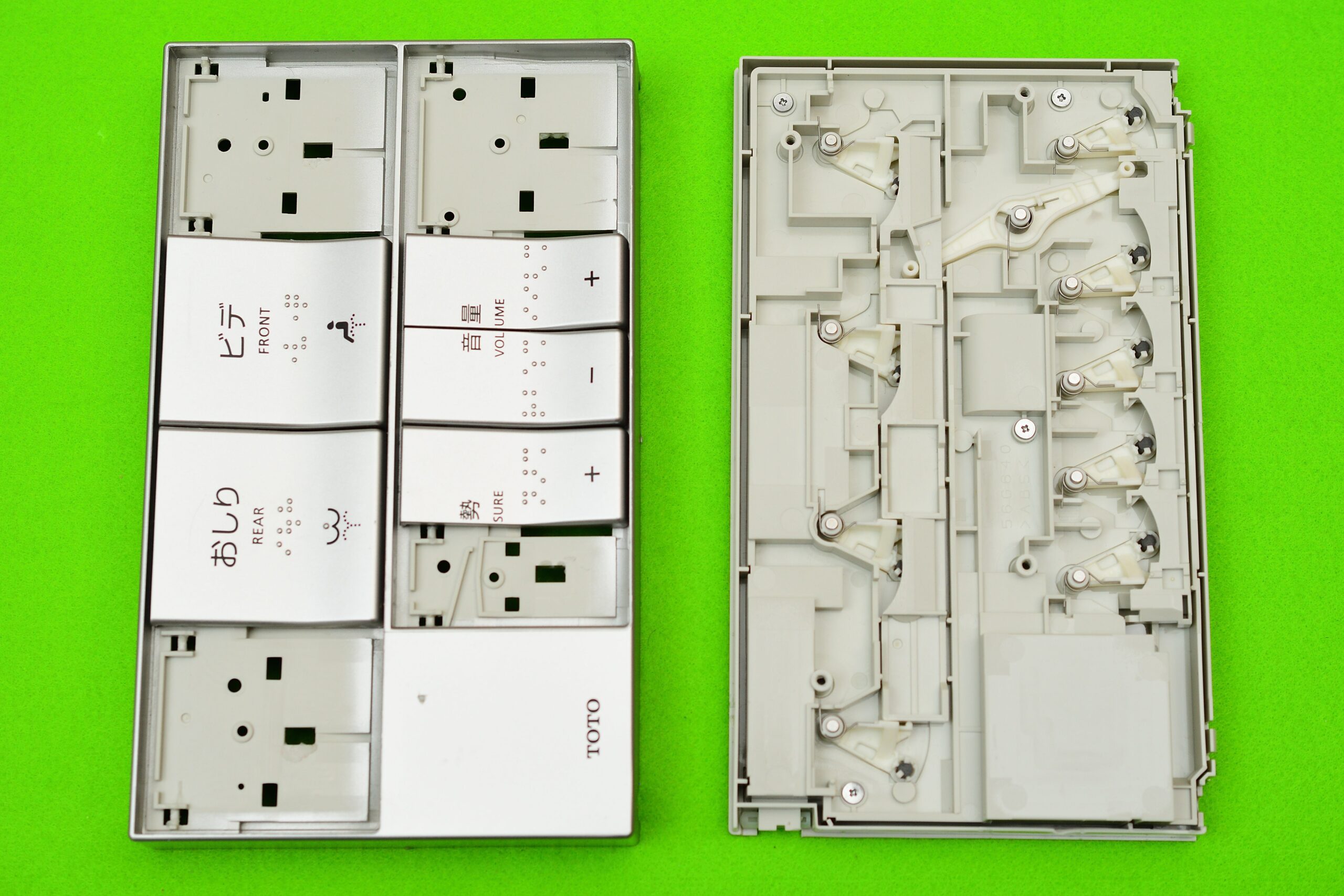 電池不要のTOTOエコリモコンを分解してみた - まず分解。