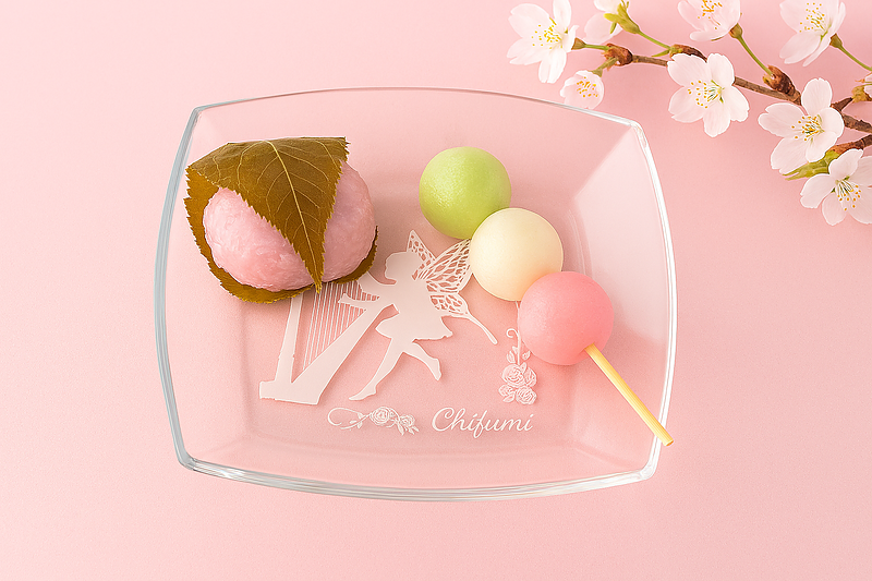 春の光を映すガラス角皿。ひな祭りの特別な一皿に｜松岡順子