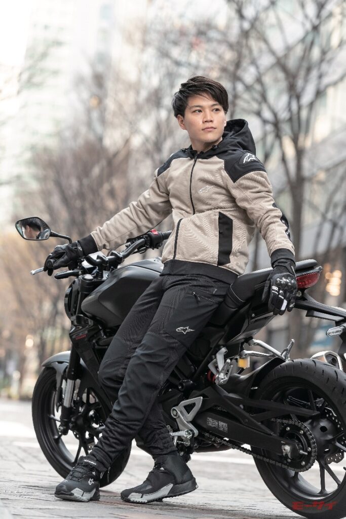 アルパインスターズの新作ジャケット「セクターメッシュv2フーディー