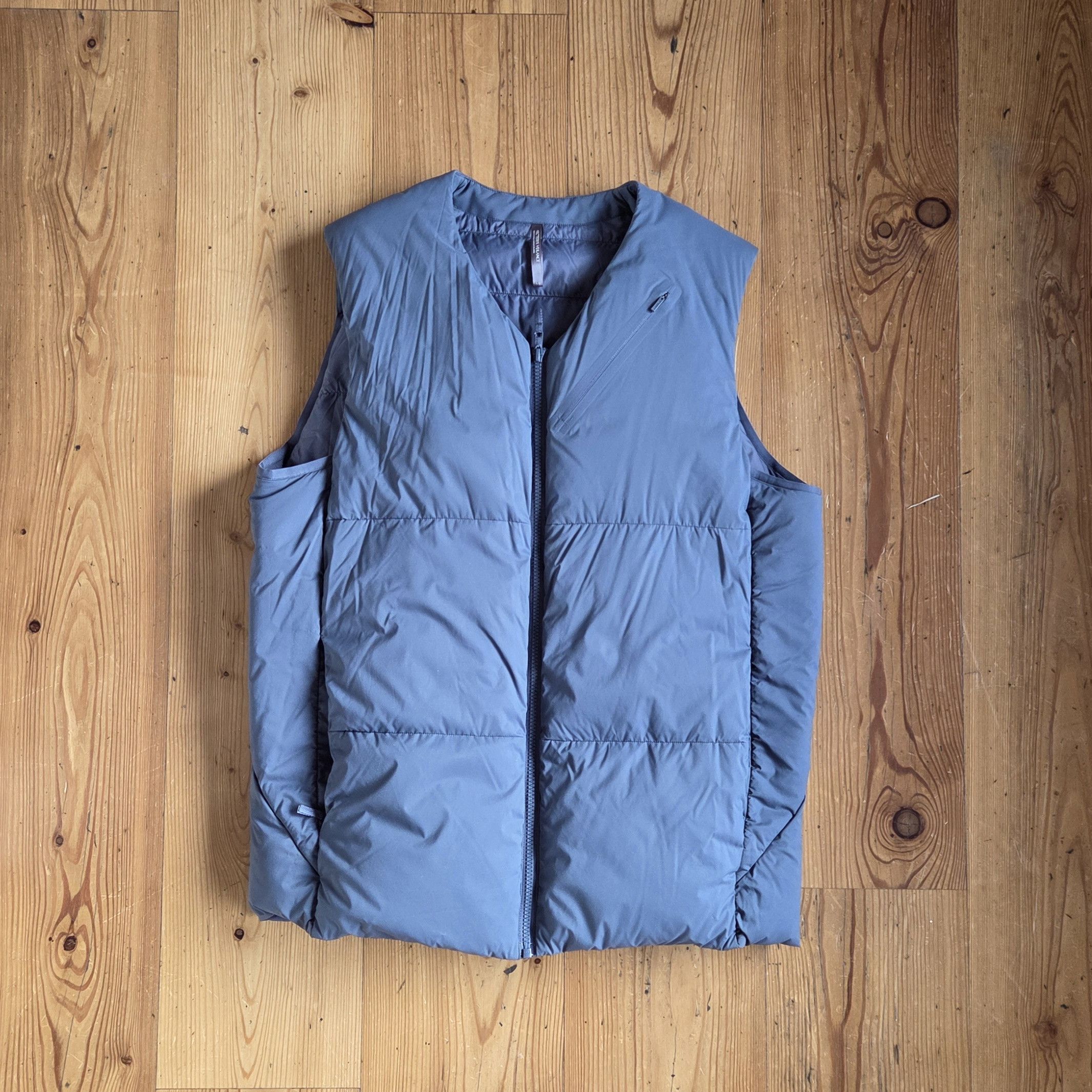 Veilance BNWOT Arc'teryx Veilance Quoin IS Vest Deep Navy Large