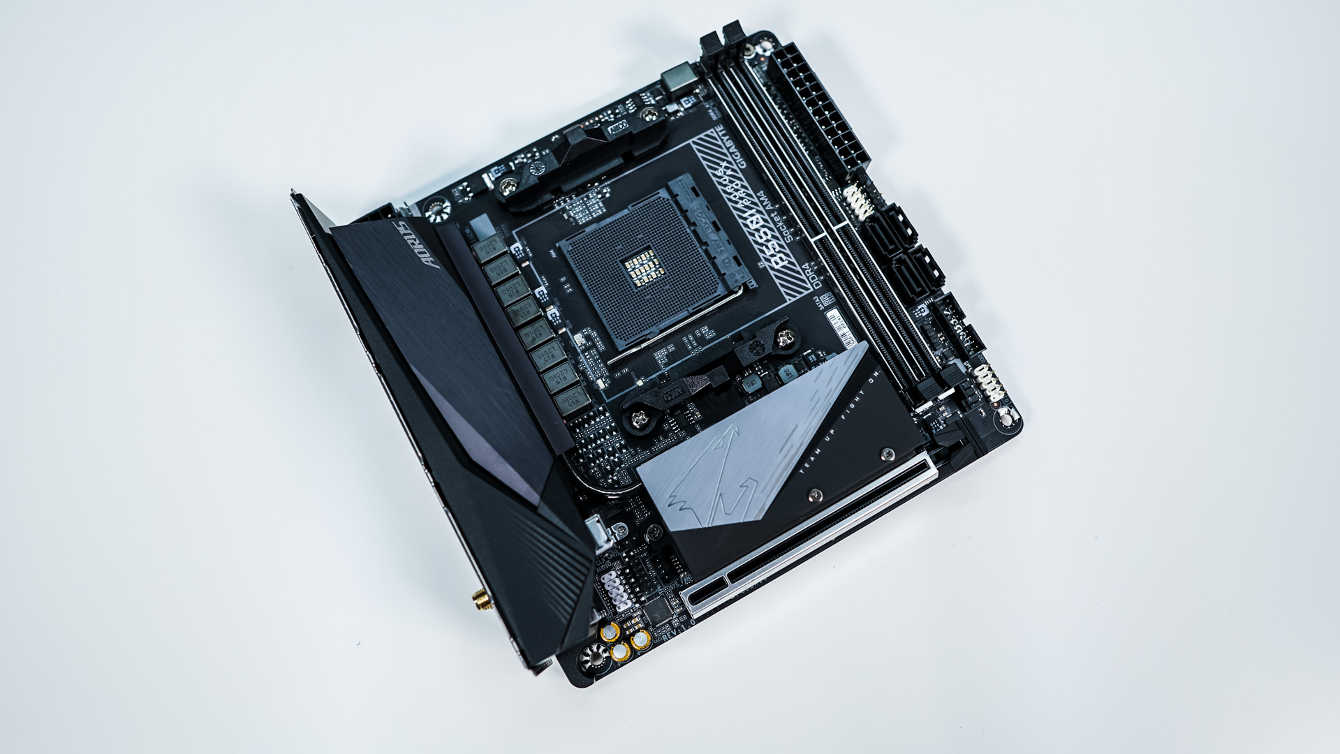Gigabyte B550i AORUS PRO AX Motherboard Review | Page 2 of 10