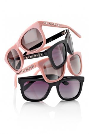 ジミー チュウ」からスタースタッズサングラスが登場！ | Vogue Japan