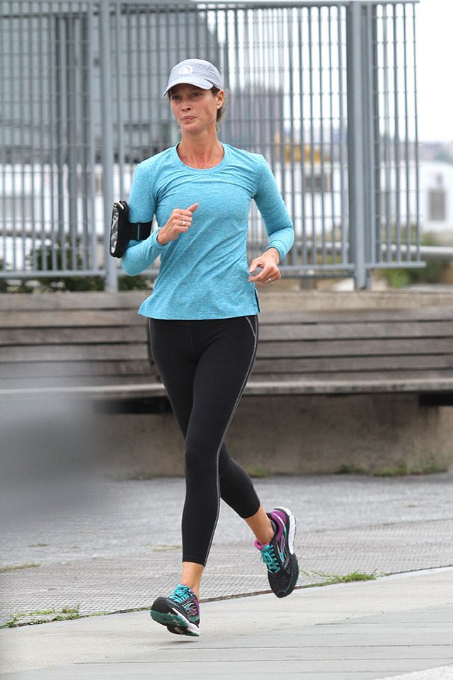 クリスティ・ターリントンの美しくあり続ける秘訣。 | Vogue Japan