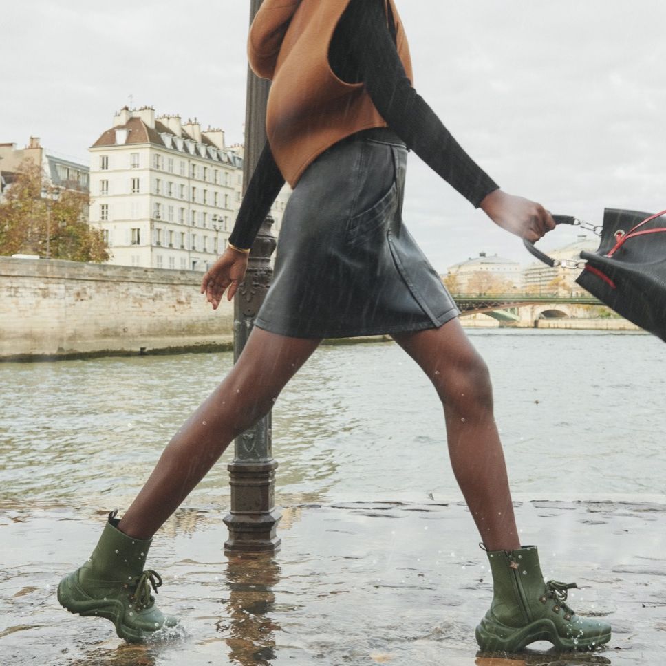 ルイ・ヴィトン、アイコニックなレインシューズ コレクションを発売