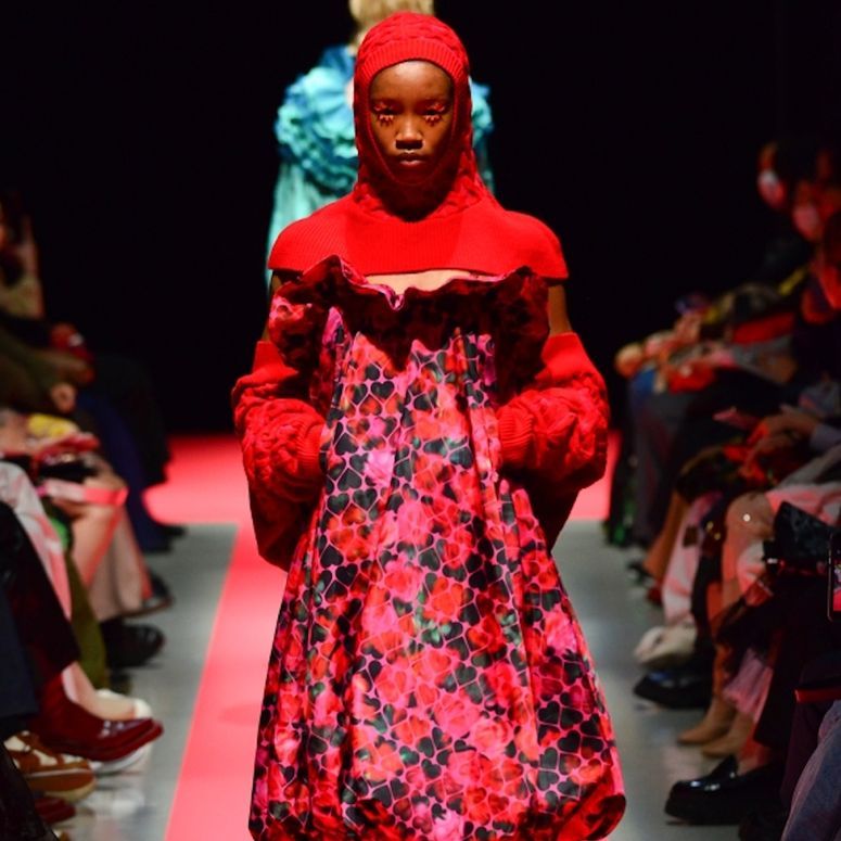 ピリングス（PILLINGS）、穴があいたぼろぼろのニットに込めた希望