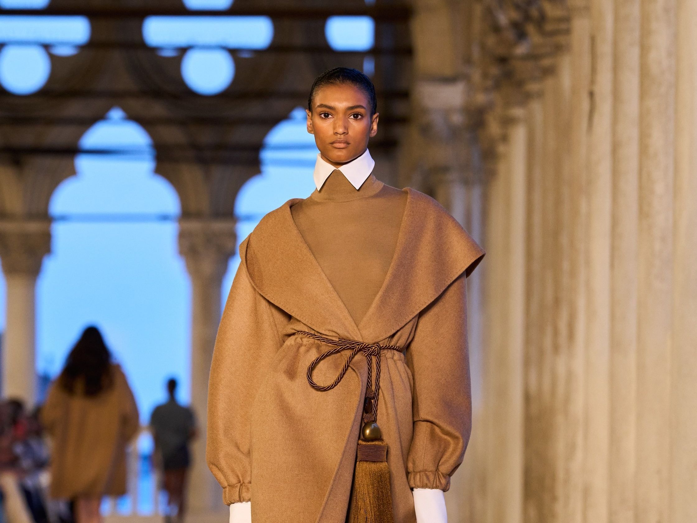 マックスマーラがヴェネツィアで描く、現代の女性像。マルコ・ポーロに