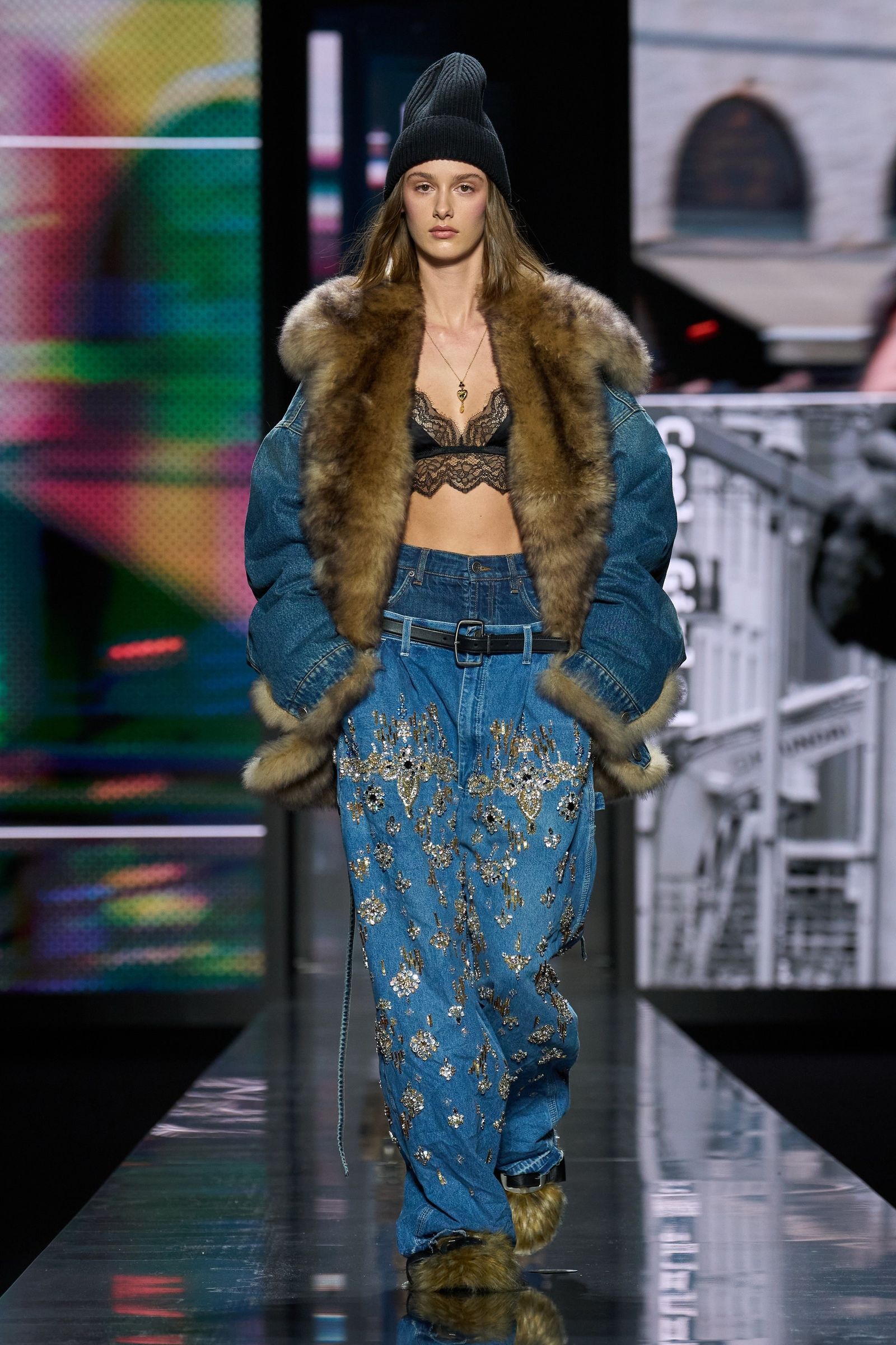 ドルチェ＆ガッバーナの“クールガール”が着こなす、モデルのリアルな