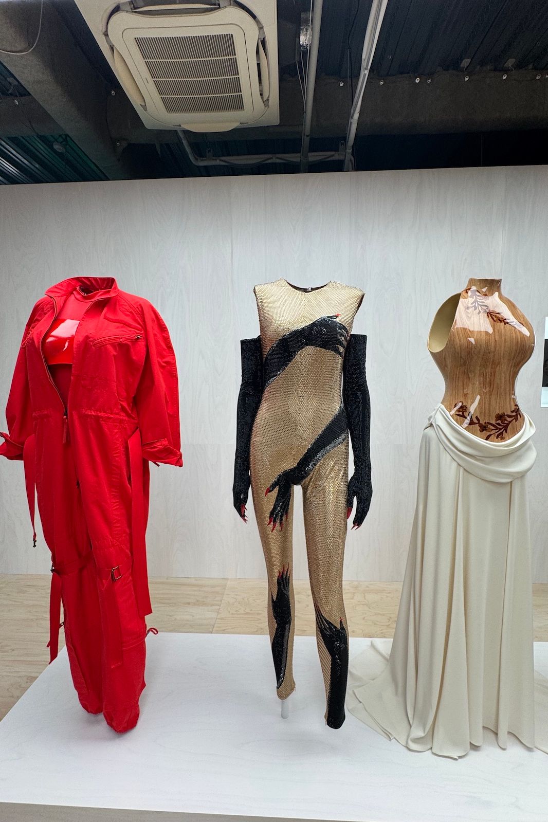 見ないと後悔する！「ロエベ クラフテッド・ワールド展 クラフトが紡ぐ