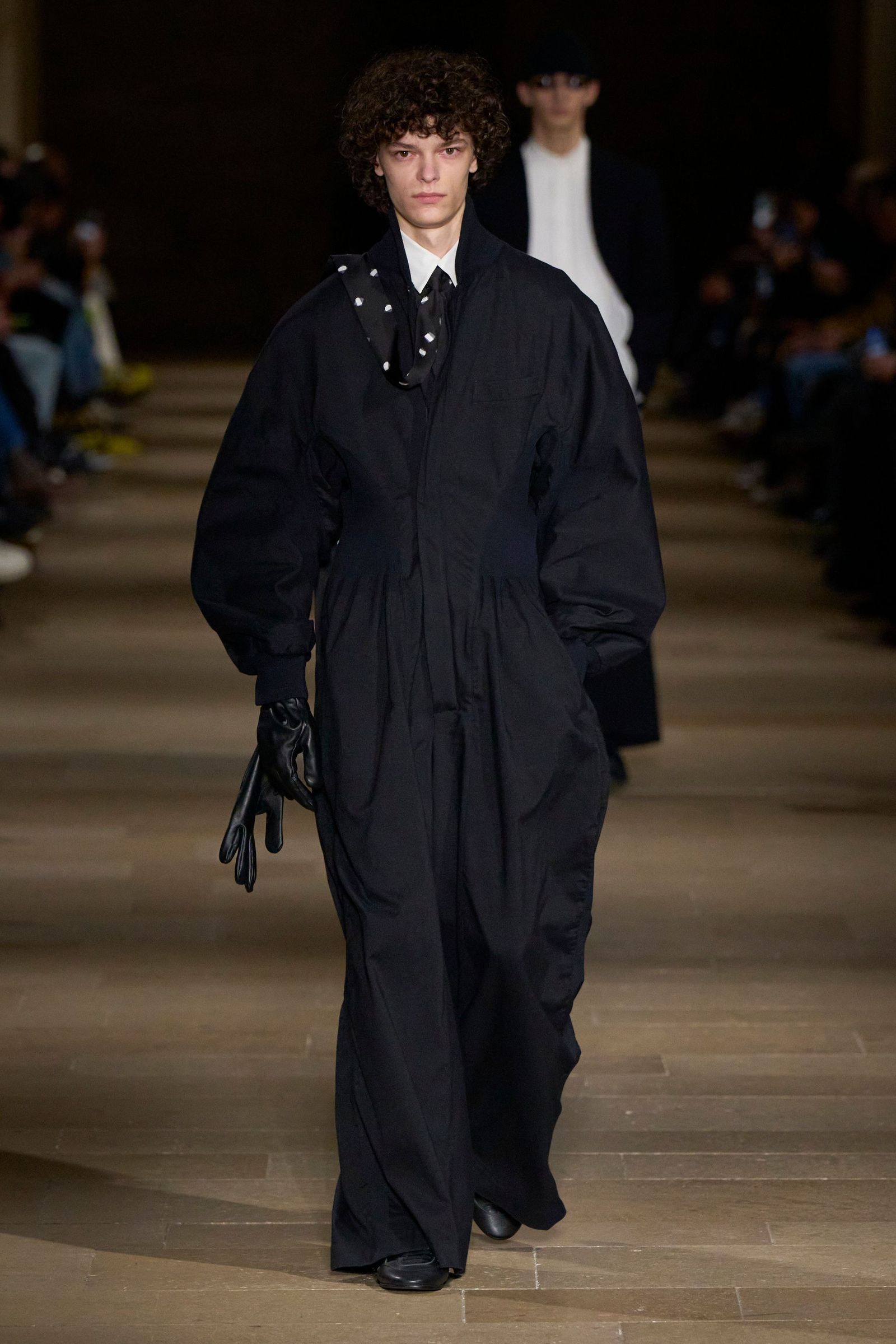 イッセイ ミヤケ アイム メンが追求する、「形のない形」という独自の