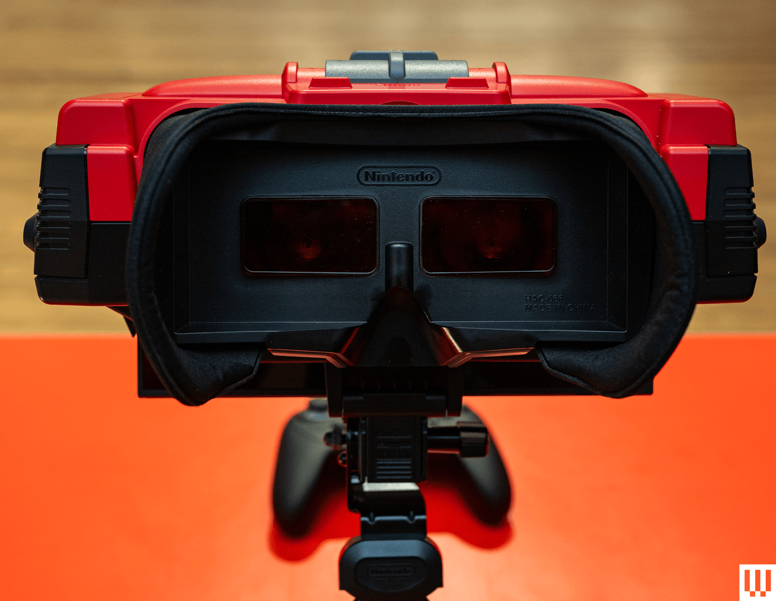 再登場した任天堂「バーチャルボーイ」を試した──奇妙だけれど楽しい