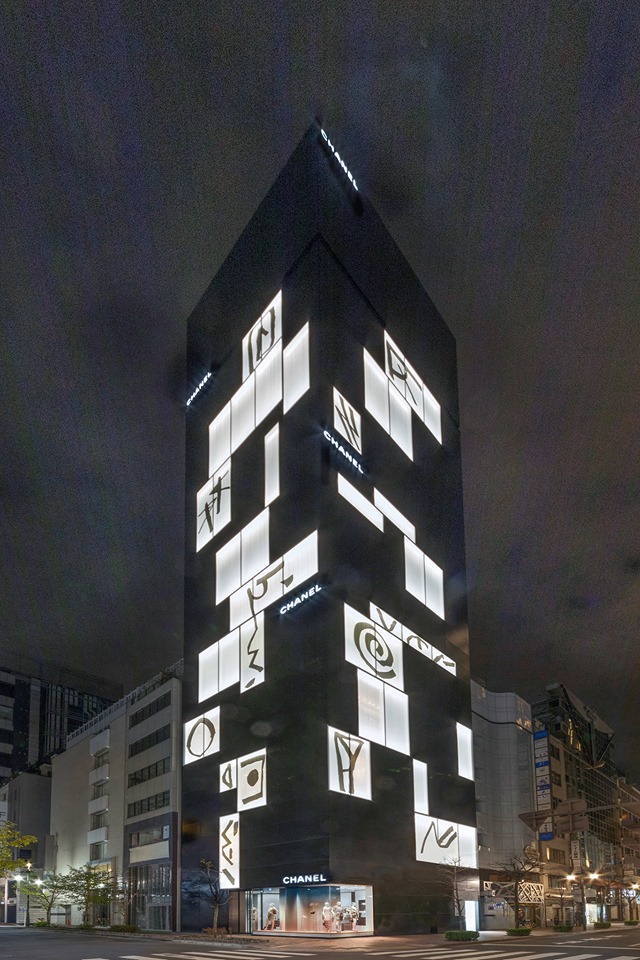 9層からなるビル自体がまるでアート 「シャネル」銀座並木ブティック