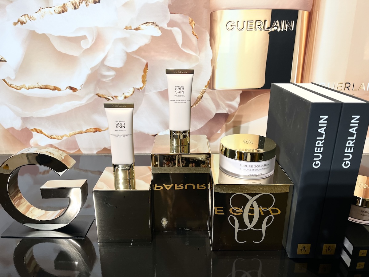 ゲラン」が24Kゴールドを配合した化粧下地とルースパウダーを発売