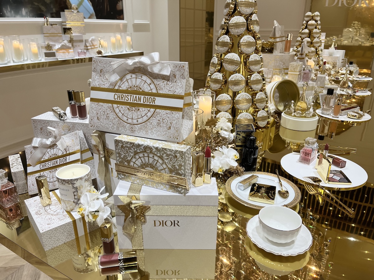 ディオール」がゴールドの輝きに満ちた、ホリデー限定のポップアップを