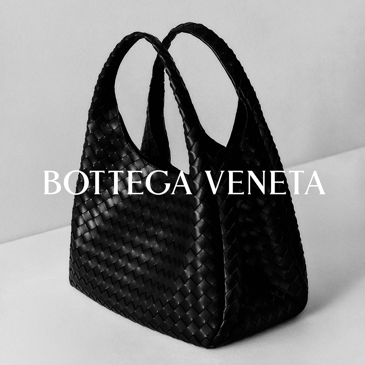 ボッテガ・ヴェネタ」から新作バッグ“カンパーナ”が発売 イントレ