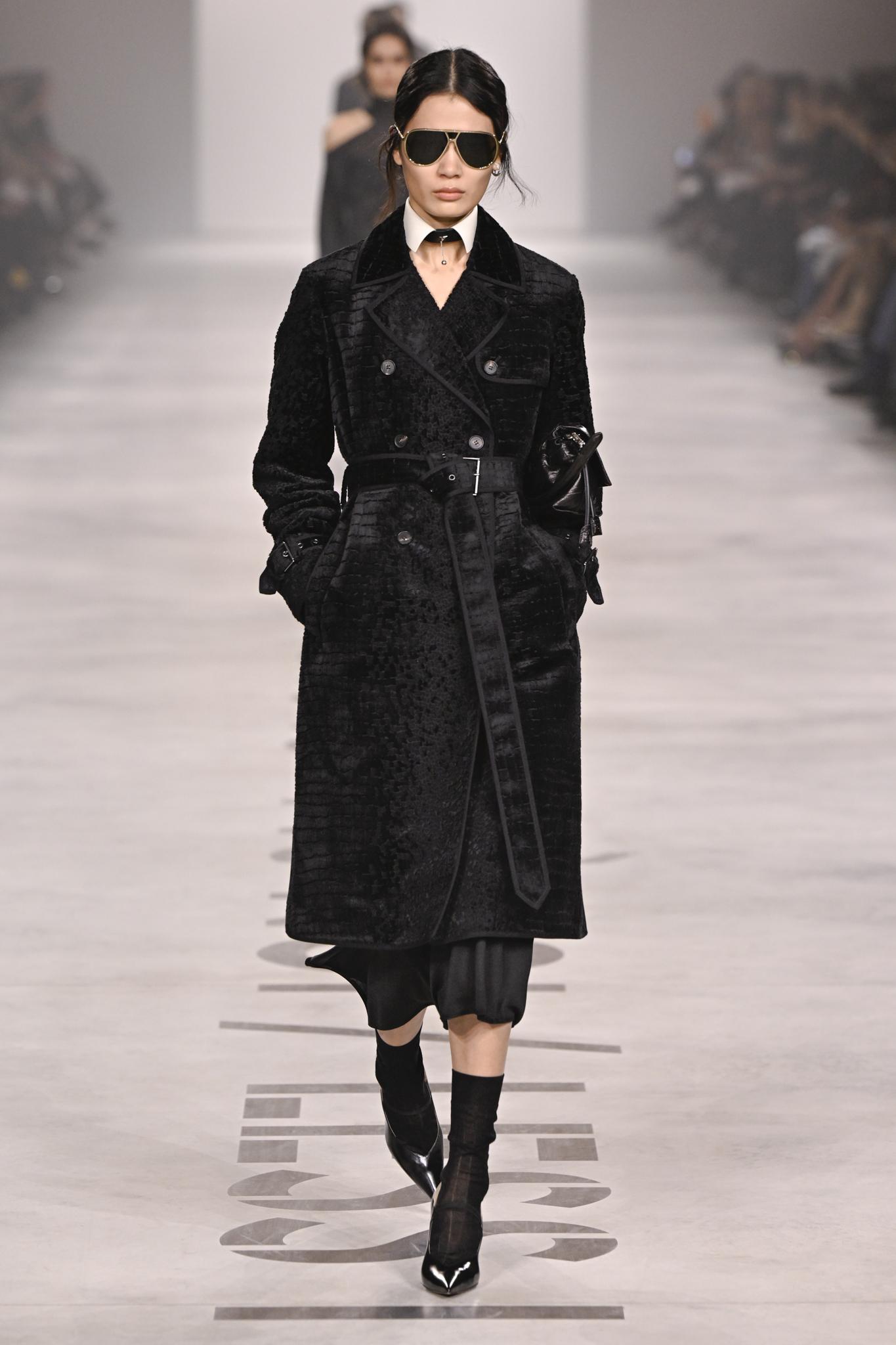 ルック】「フェンディ」2026-27年秋冬コレクション - WWDJAPAN