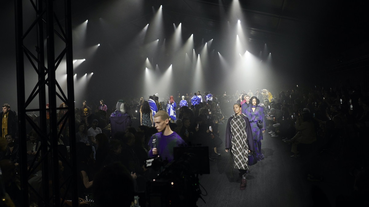 新生「バーバリー」の湯たんぽに注目 - WWDJAPAN