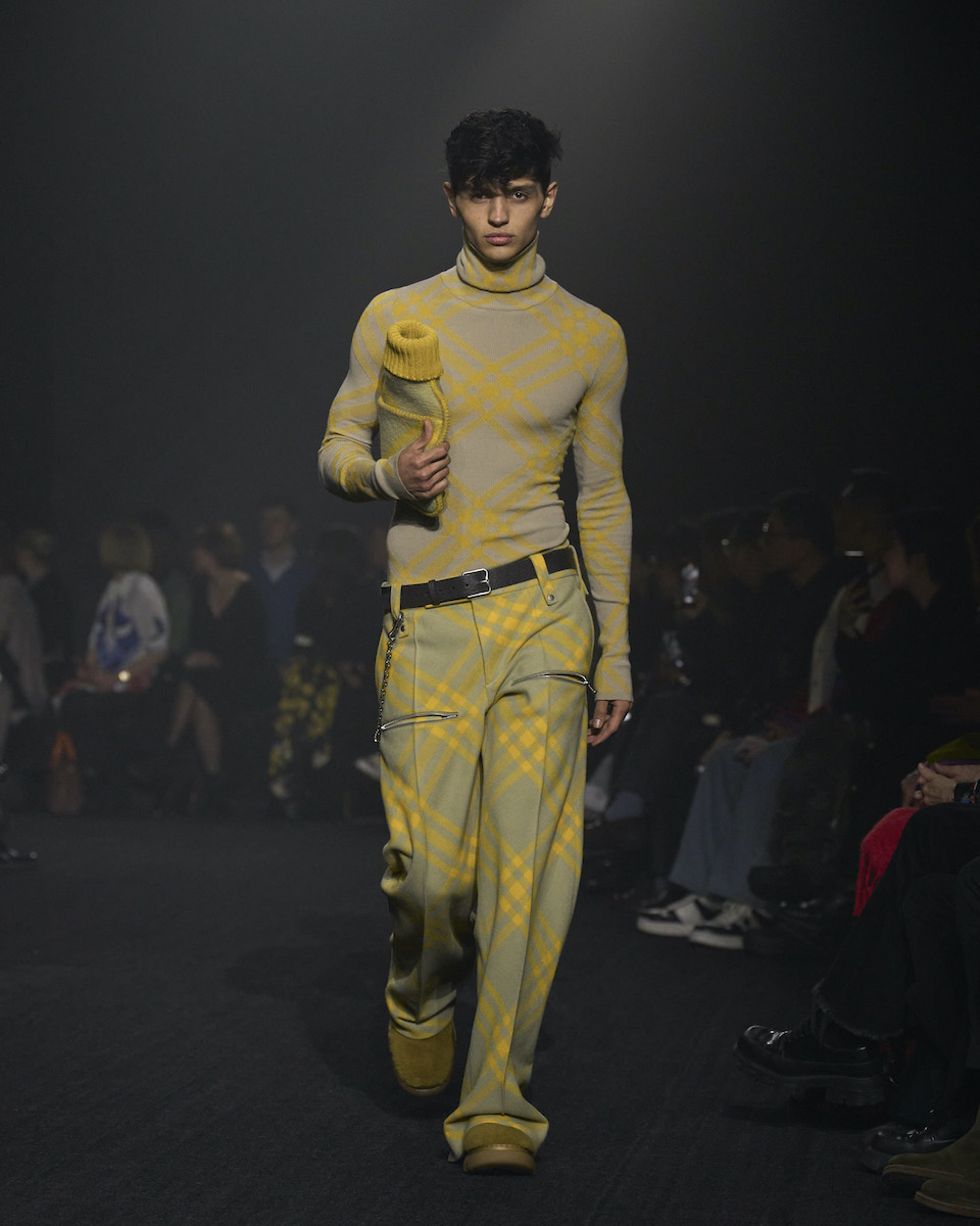 新生「バーバリー」の湯たんぽに注目 - WWDJAPAN