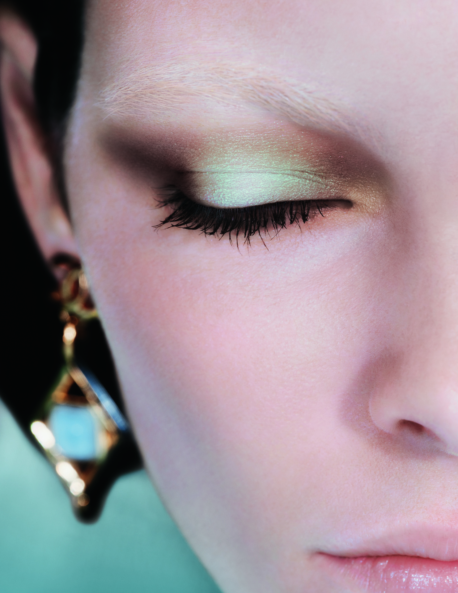 2023年秋コスメ】「シャネル」がバロックジュエリー着想の4色アイ