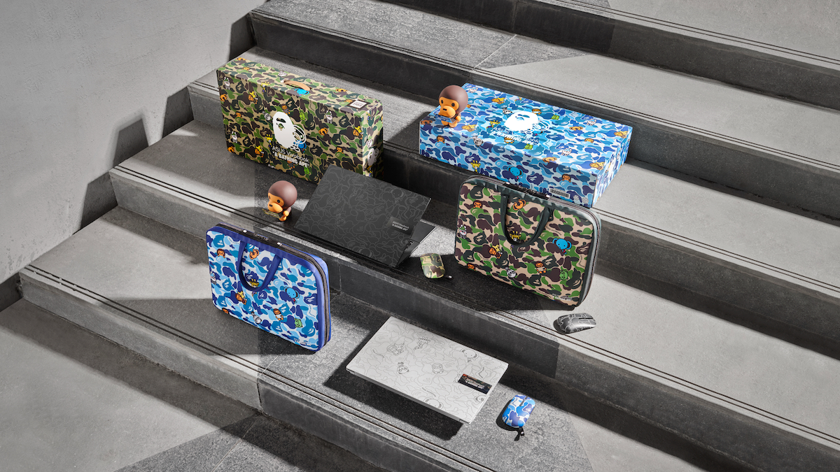 エイスースと「ア ベイシング エイプ」のコラボPCが発売 バッグや