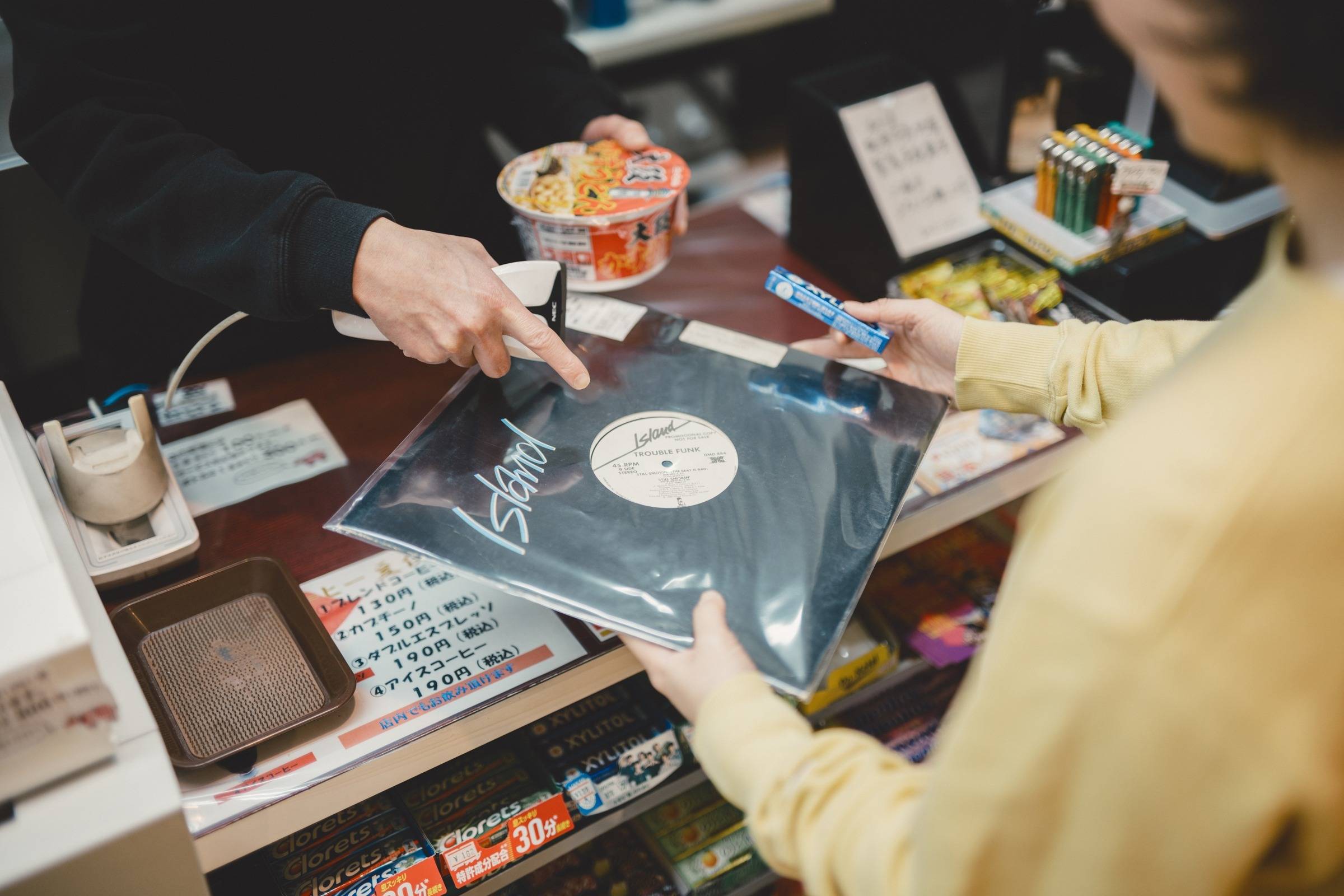 コンビニなのにレコードが買える？週末にはDJイベントも！―日本橋浜町