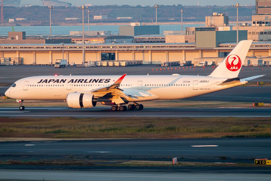 JA05XJ) Japan Airlines Airbus A350-900 by Peter Lam | AeroXplorer