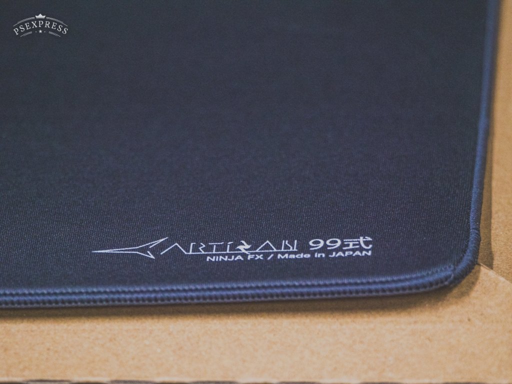 ARTISANのコントロール系FX 99式マウスパッドにグレーのカラー