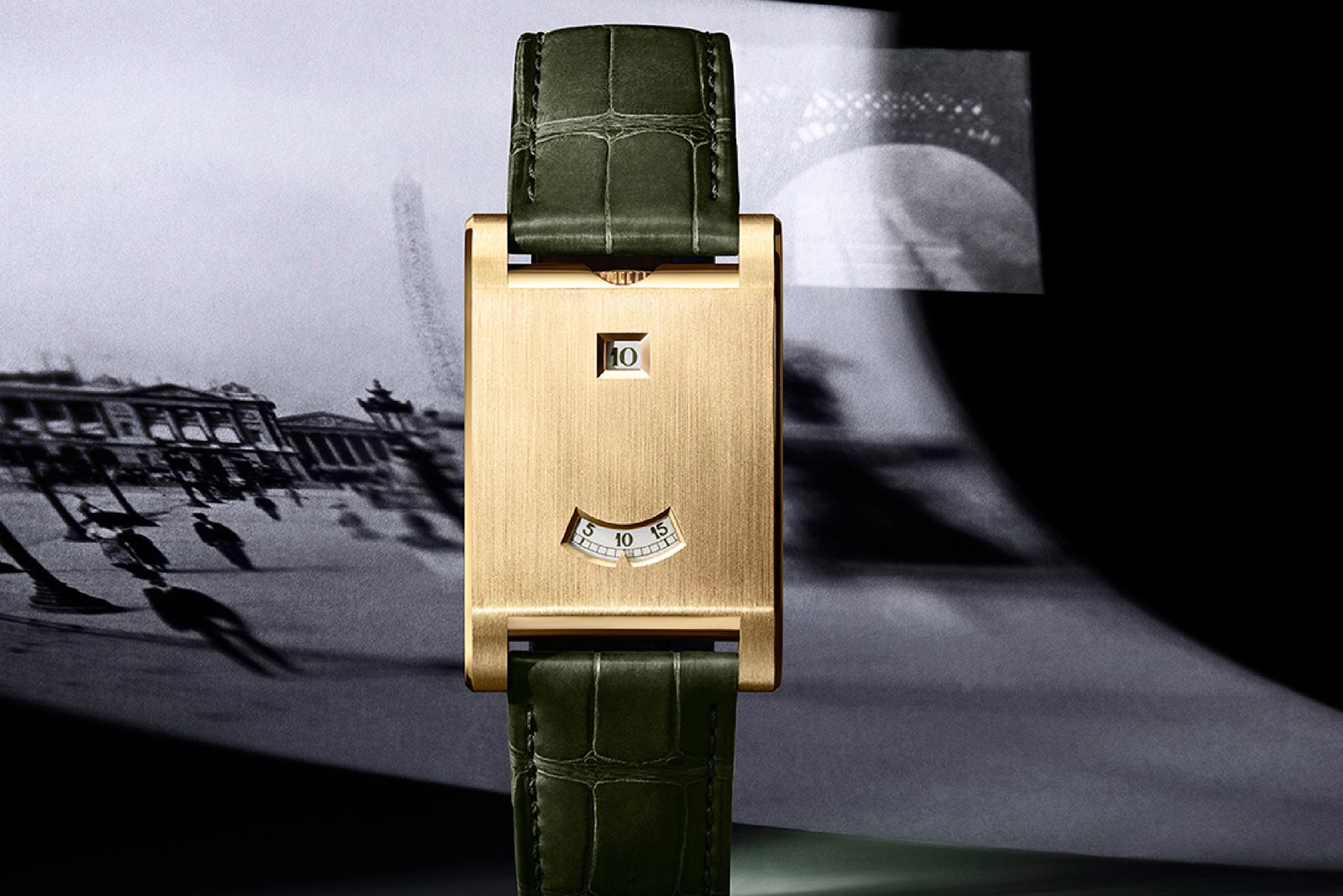 タンク ルイ カルティエ」ウォッチは、昨年のミニ戦略から一転、ラージ