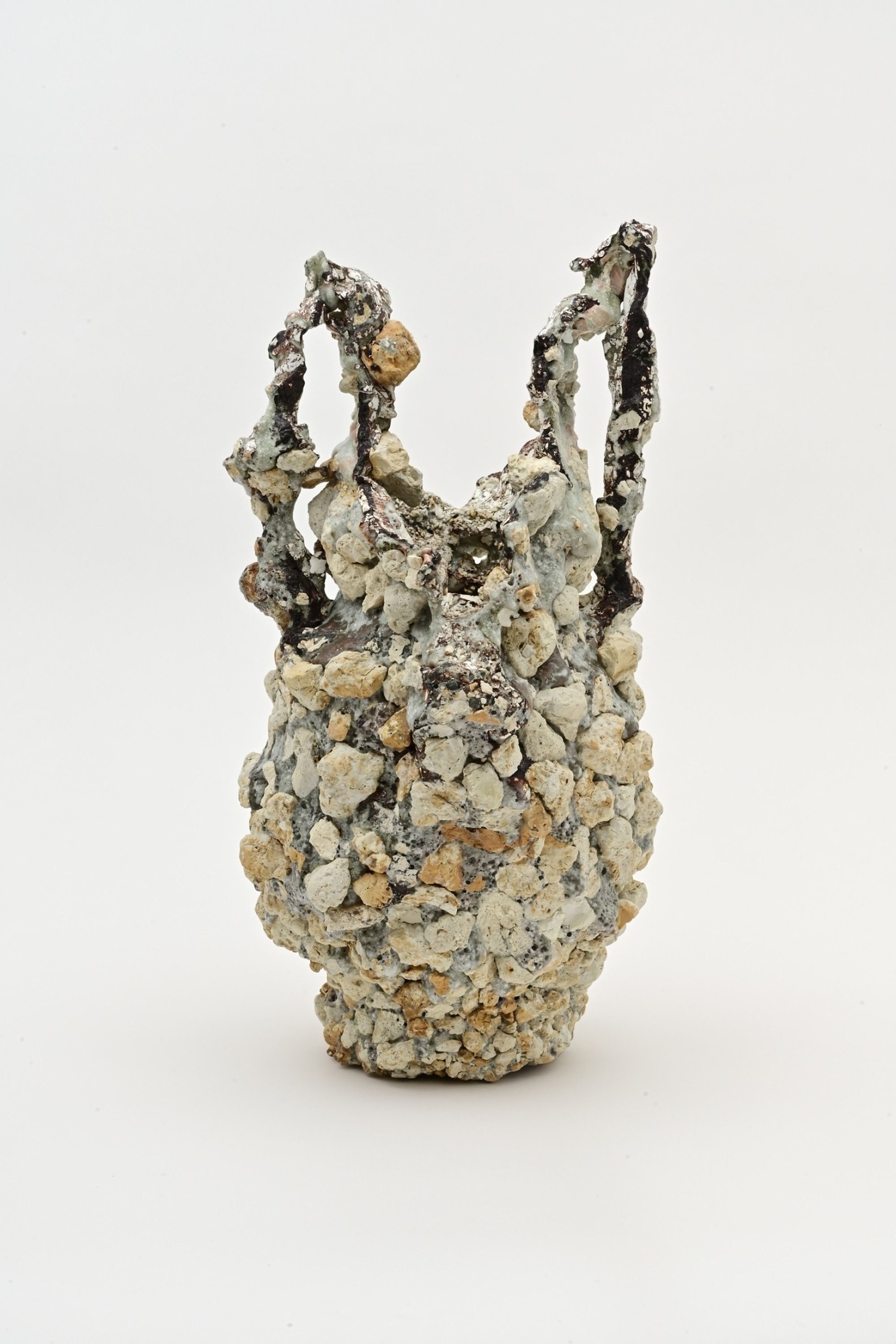 彫刻的陶芸で未知の世界へ誘う、安永正臣の個展「MASAOMI YASUNAGA