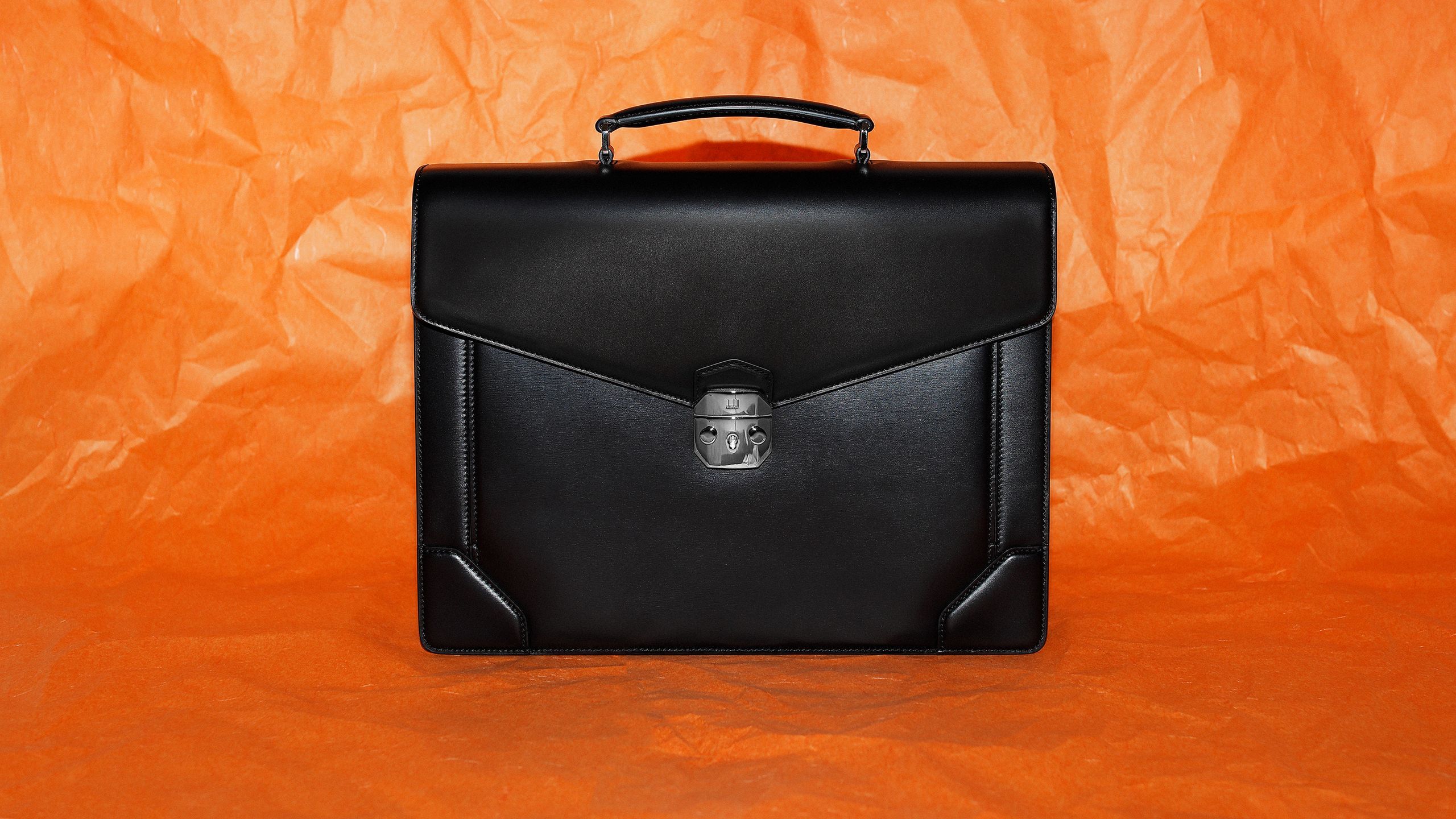 ダンヒルのレザーコレクションには英国紳士の端正な魂が宿る──特集