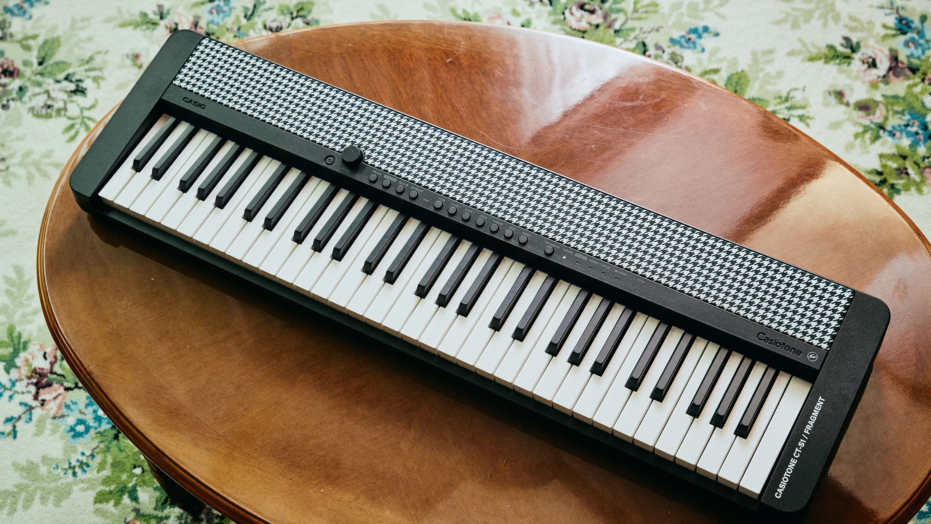 カシオとFRAGMENTがコラボ。「Casiotone CT-S1 × FRAGMENT」登場 | GQ