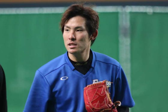 北海道日本ハムから燕にトレード移籍の高梨がファンに感謝 「遅くなり