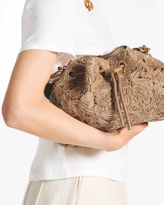 Cinchハンドバッグが新登場 | ジミーチュウ