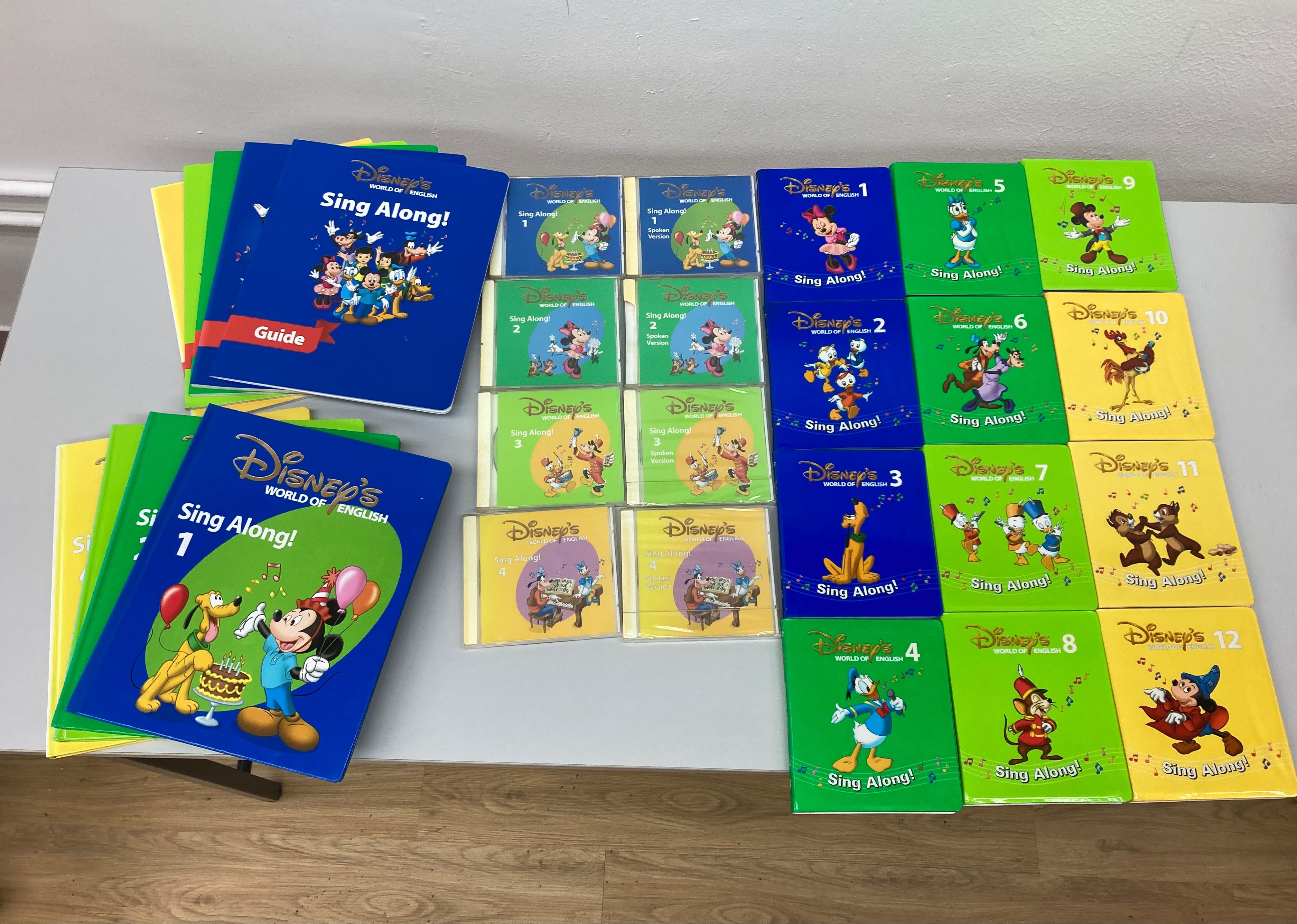 Disney World of English Sing Along Set DVDs CD & Books, 興趣及遊戲